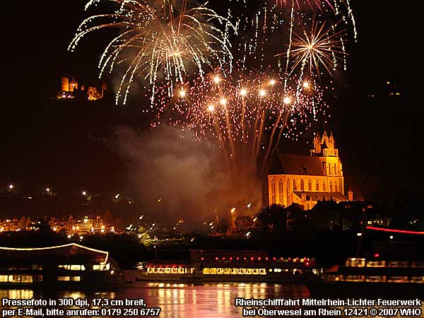 Rheinschifffahrt Mittelrhein-Lichter Feuerwerk bei Oberwesel am Rhein. 12421 � 2006 WHO