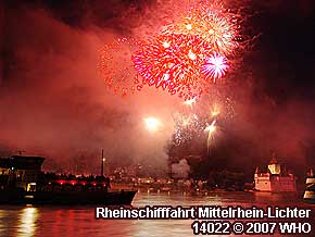 Rheinschifffahrt Mittelrhein-Lichter zum Mittelrhein Rotweinfest Bacharach