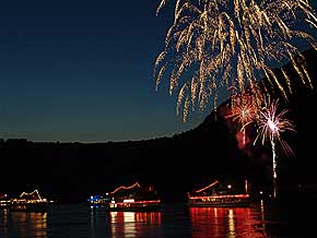 Rheinschiffahrt Mittelrhein-Lichter Feuerwerke. Pressefotos