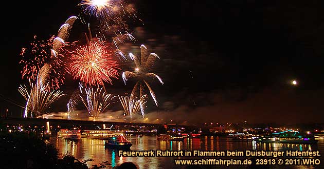 Schifffahrt mit Musik und Tanz zum Feuerwerk "Ruhrort in Flammen" zum Duisburger Hafenfest