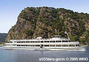 Rheinschifffahrt zwischen Loreley, Mittelrhein und Rheingau.